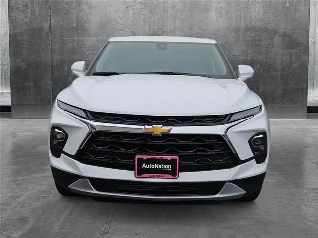 Photo of 2025 Summit White Chevrolet Blazer