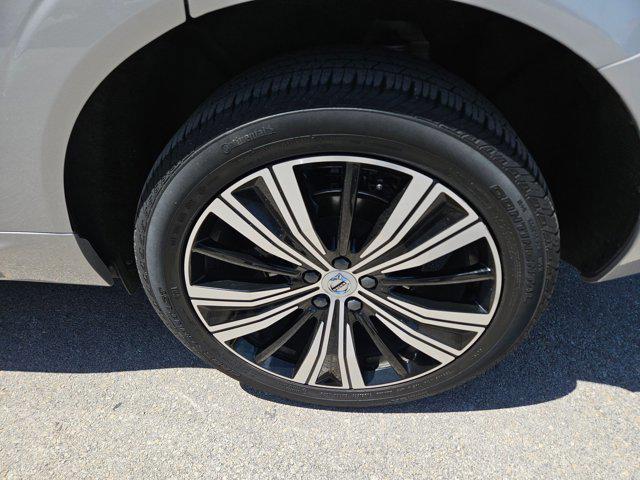 Photo of 2022 Thunder Grey Metallic Volvo XC60