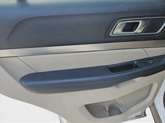 Photo of 2018 White Platinum Metal Ford Explorer
