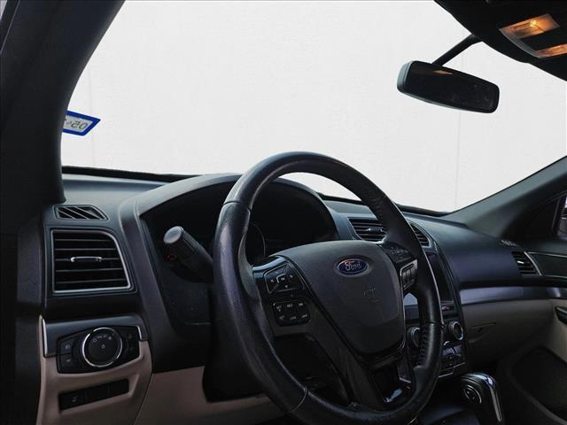 Photo of 2018 White Platinum Metal Ford Explorer