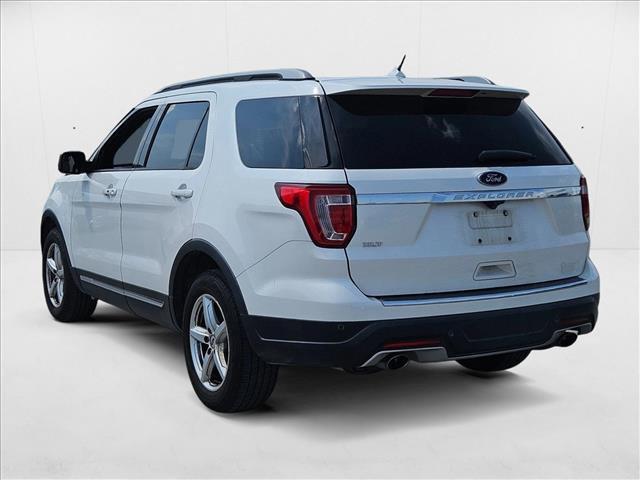 Photo of 2018 White Platinum Metal Ford Explorer