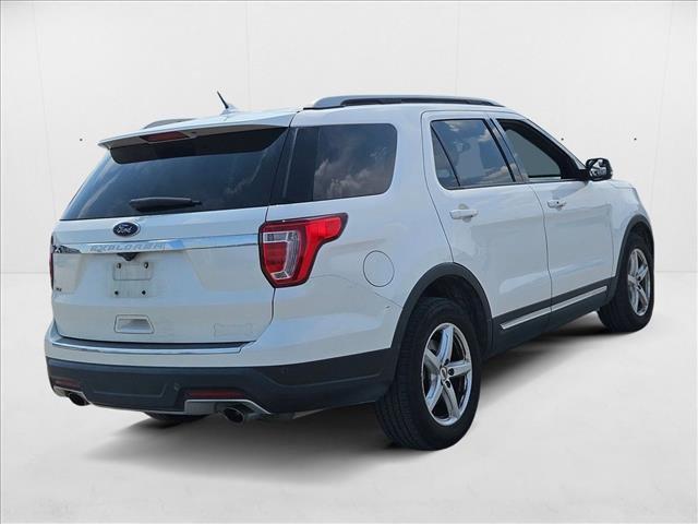 Photo of 2018 White Platinum Metal Ford Explorer