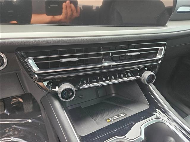 Photo of 2025 Mosaic Black Metallic Chevrolet Traverse