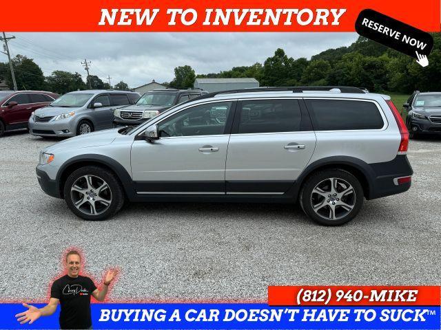 Photo of 2015 Bright Silver Metallic Volvo XC70