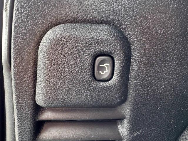 Photo of 2020 Diamond Black Crystal Pearlcoat Jeep Grand Cherokee