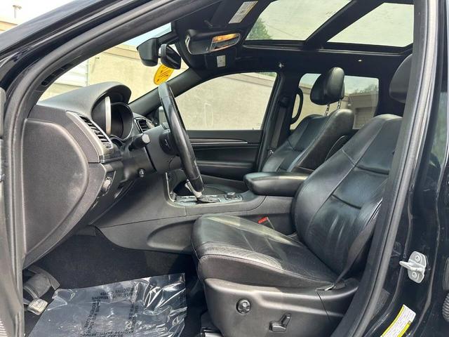 Photo of 2020 Diamond Black Crystal Pearlcoat Jeep Grand Cherokee