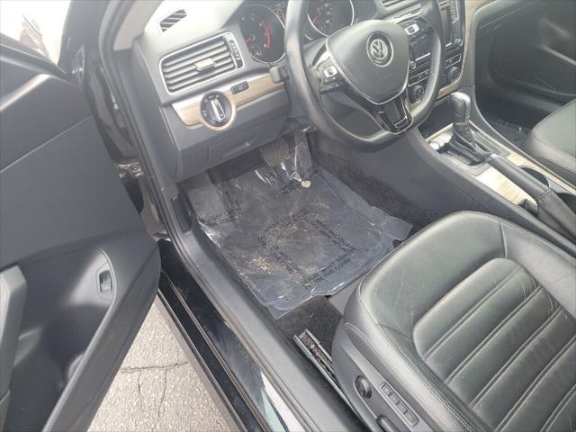 Photo of 2016 Black Uni Volkswagen Passat