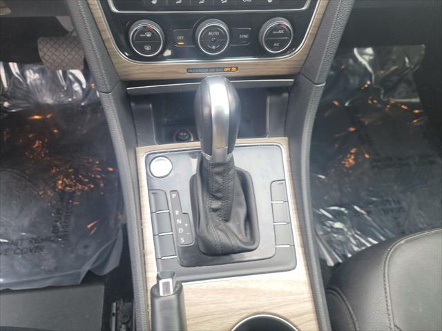Photo of 2016 Black Uni Volkswagen Passat
