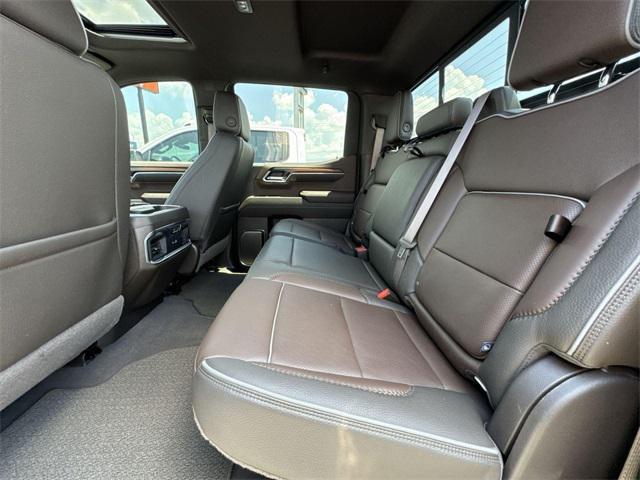 Photo of 2024 White Frost Tricoat GMC Sierra 1500
