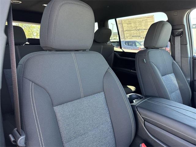 Photo of 2025 Summit White GMC Acadia