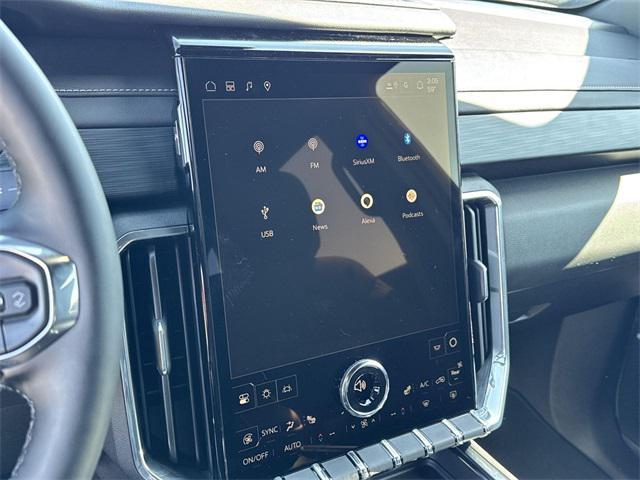 Photo of 2025 Summit White GMC Acadia