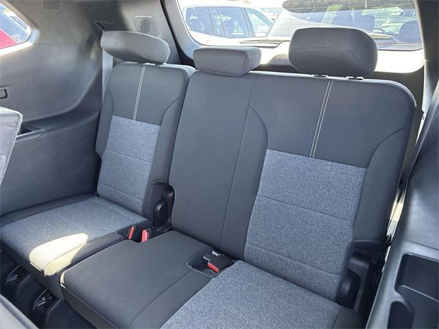 Photo of 2025 Summit White GMC Acadia