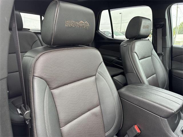 Photo of 2023 Mosaic Black Metallic Chevrolet Traverse