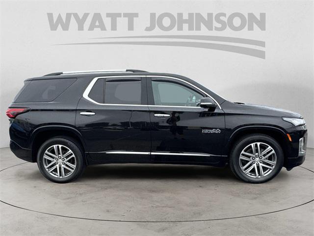 Photo of 2023 Mosaic Black Metallic Chevrolet Traverse