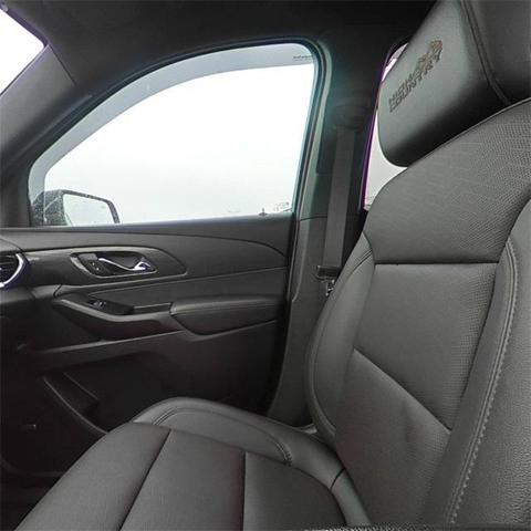 Photo of 2023 Mosaic Black Metallic Chevrolet Traverse