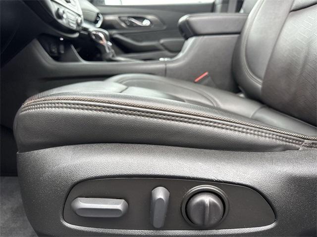 Photo of 2023 Mosaic Black Metallic Chevrolet Traverse