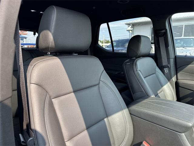 Photo of 2023 Mosaic Black Metallic Chevrolet Traverse
