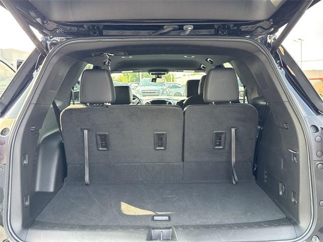 Photo of 2023 Mosaic Black Metallic Chevrolet Traverse