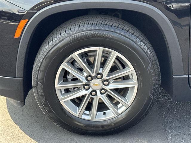 Photo of 2023 Mosaic Black Metallic Chevrolet Traverse