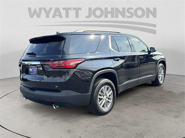 Photo of 2023 Mosaic Black Metallic Chevrolet Traverse
