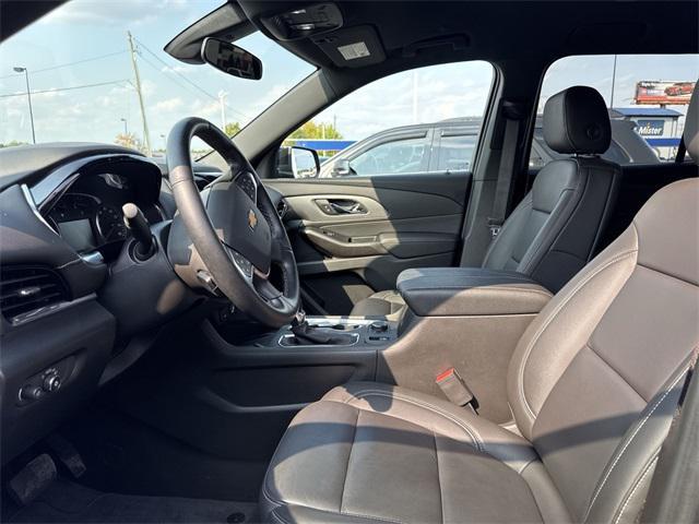 Photo of 2023 Mosaic Black Metallic Chevrolet Traverse