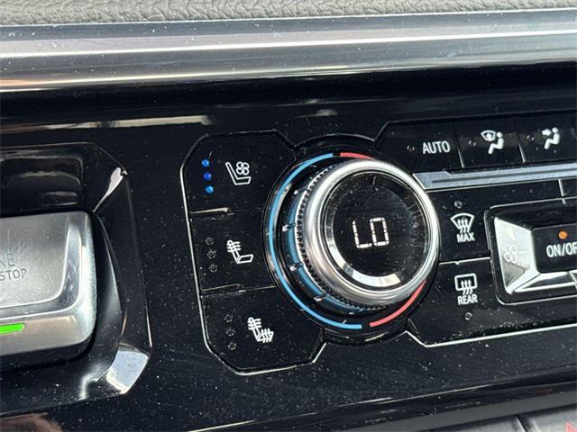 Photo of 2023 Summit White GMC Sierra 1500