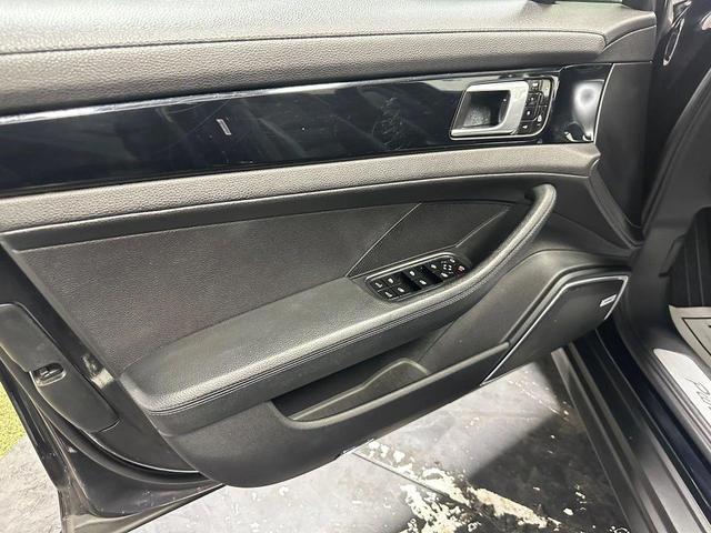 Photo of 2021 Black Porsche Panamera