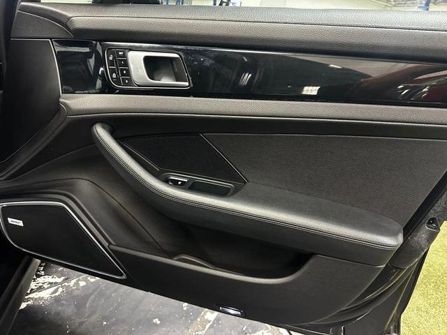 Photo of 2021 Black Porsche Panamera