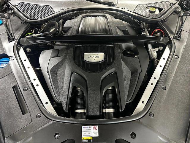 Photo of 2021 Black Porsche Panamera