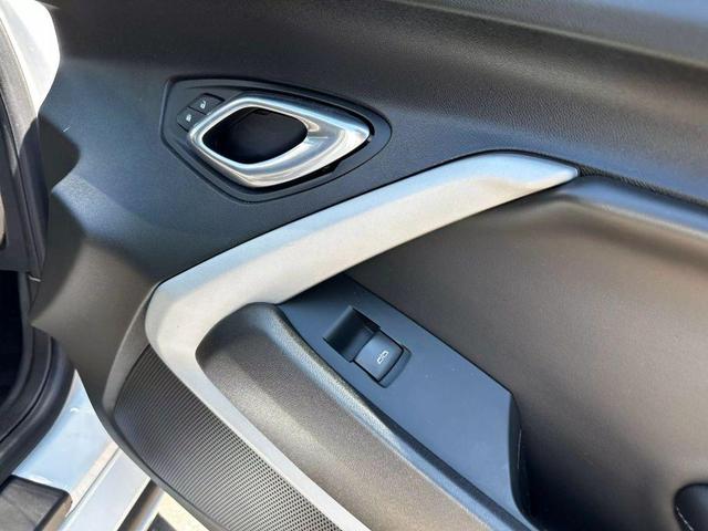 Photo of 2019 Summit White Chevrolet Camaro