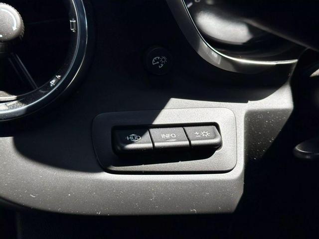 Photo of 2019 Summit White Chevrolet Camaro