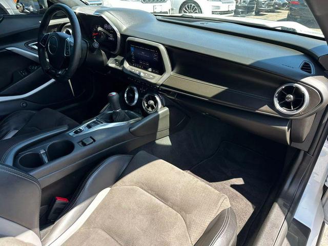 Photo of 2019 Summit White Chevrolet Camaro