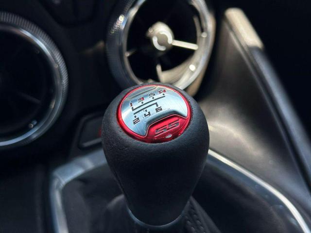 Photo of 2019 Summit White Chevrolet Camaro