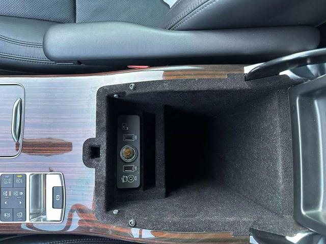 Photo of 2016 Black Land Rover Range Rover