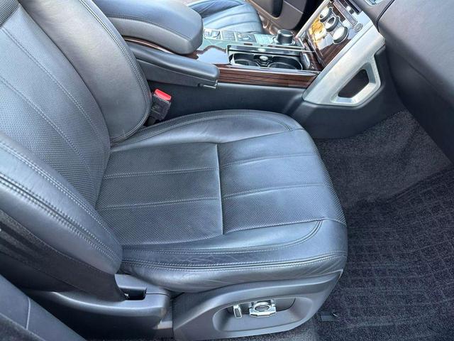 Photo of 2016 Black Land Rover Range Rover