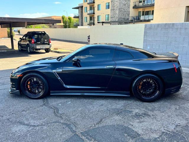 Photo of 2014 Jet Black Pearl Nissan GT-R