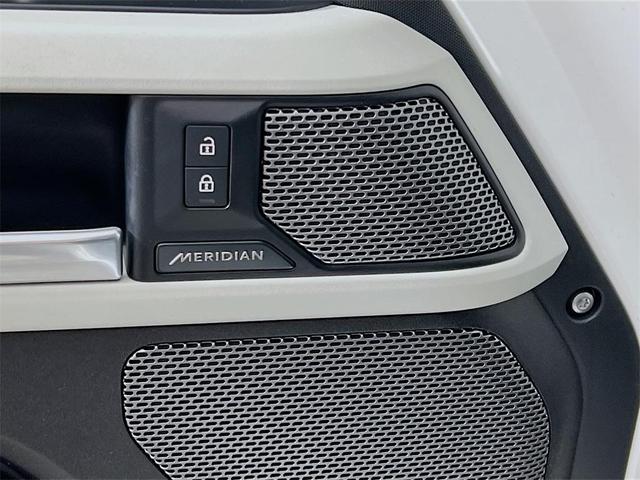 Photo of 2023 Fuji White Land Rover Defender