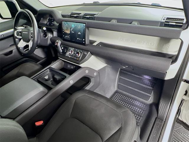 Photo of 2023 Fuji White Land Rover Defender