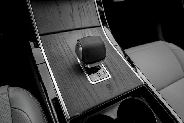 Photo of 2026 Fuji White Land Rover Range Rover Velar