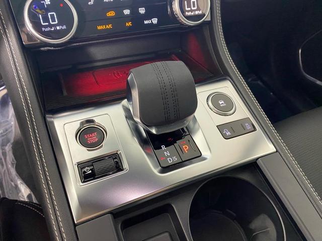 Photo of 2025 Fuji White Jaguar F-PACE