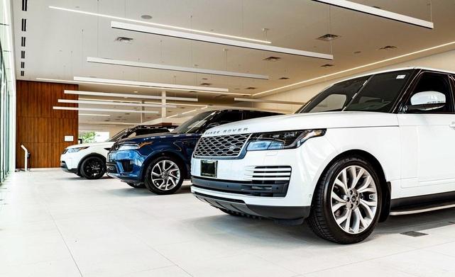 Photo of 2025 Ostuni Pearl White Land Rover Range Rover Sport