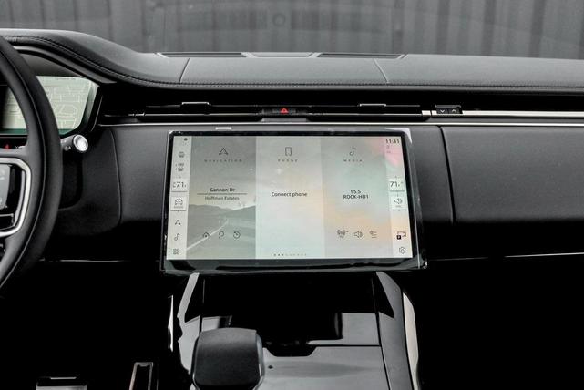 Photo of 2025 Ostuni Pearl White Land Rover Range Rover Sport