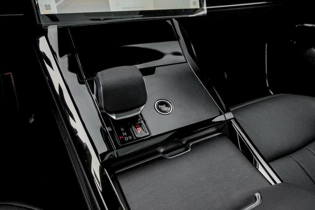 Photo of 2025 Ostuni Pearl White Land Rover Range Rover Sport