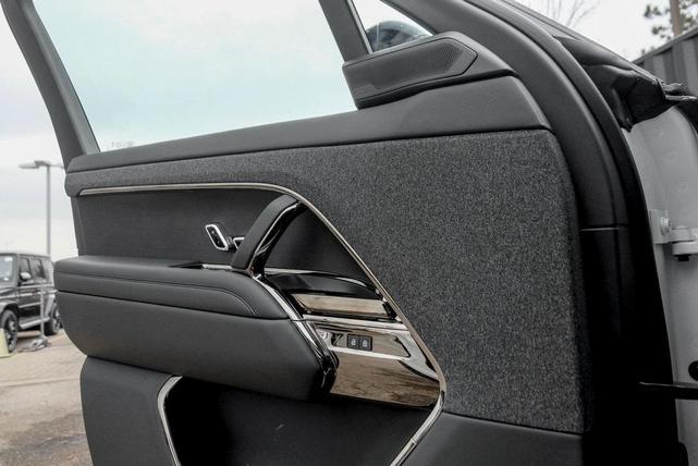 Photo of 2025 Ostuni Pearl White Land Rover Range Rover Sport