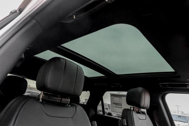 Photo of 2025 Ostuni Pearl White Land Rover Range Rover Sport
