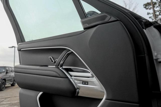 Photo of 2025 Fuji White Land Rover Range Rover