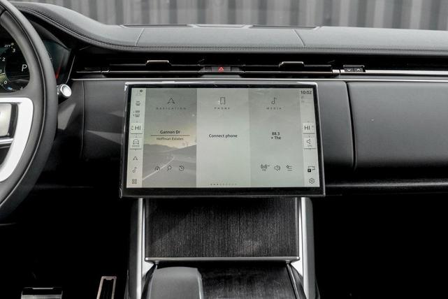 Photo of 2025 Fuji White Land Rover Range Rover
