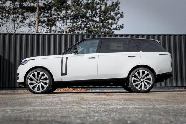 Photo of 2025 Fuji White Land Rover Range Rover