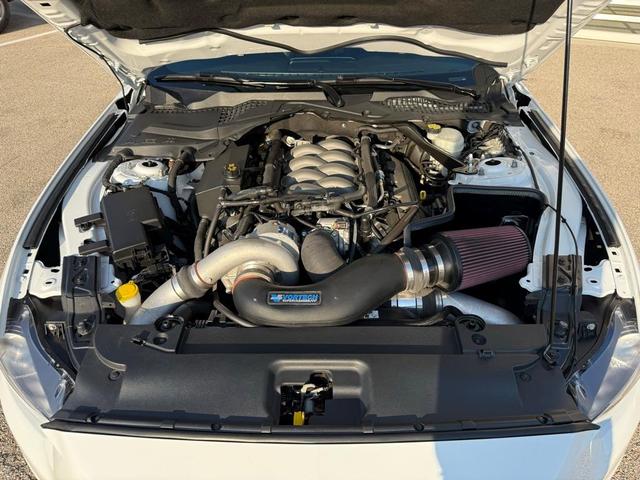 Photo of 2017 Oxford White Ford Mustang
