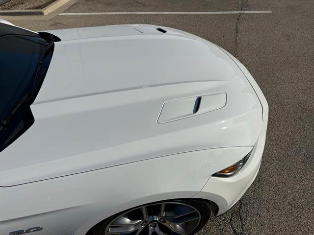 Photo of 2017 Oxford White Ford Mustang